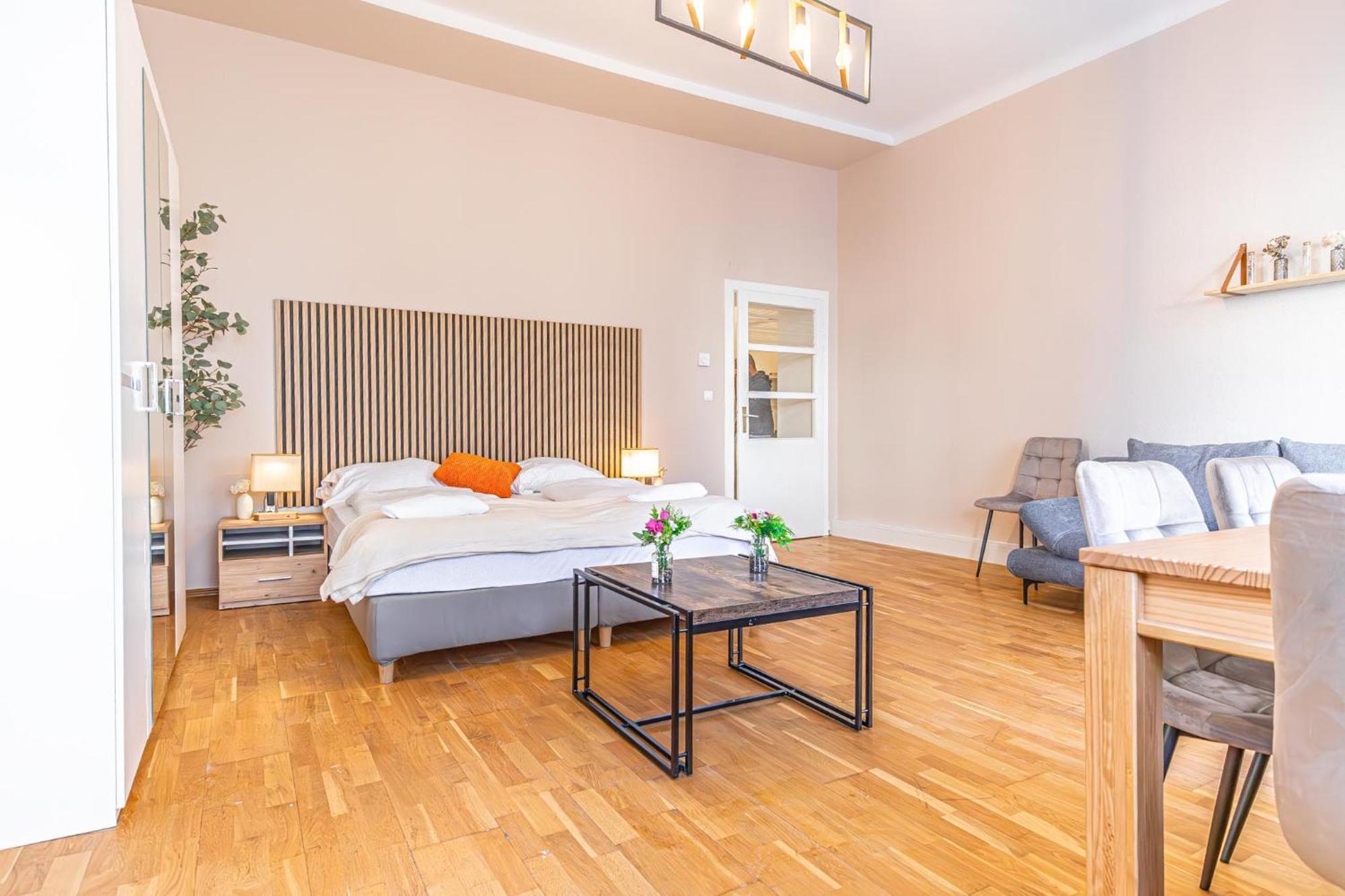 Apartment Charming 2br Aprtment Near Tourist Attractions *