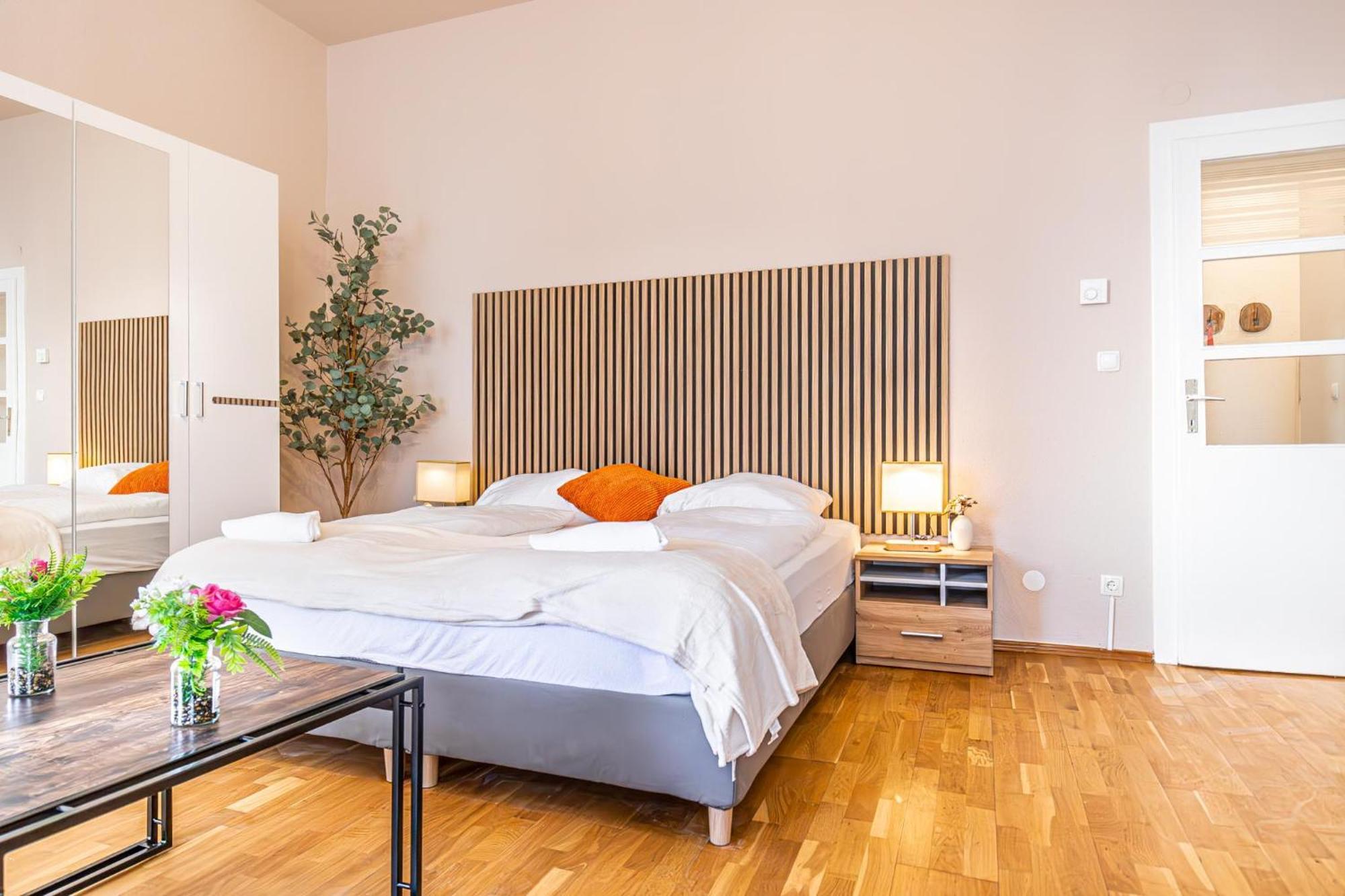 Charming 2br Aprtment Near Tourist Attractions Apartment